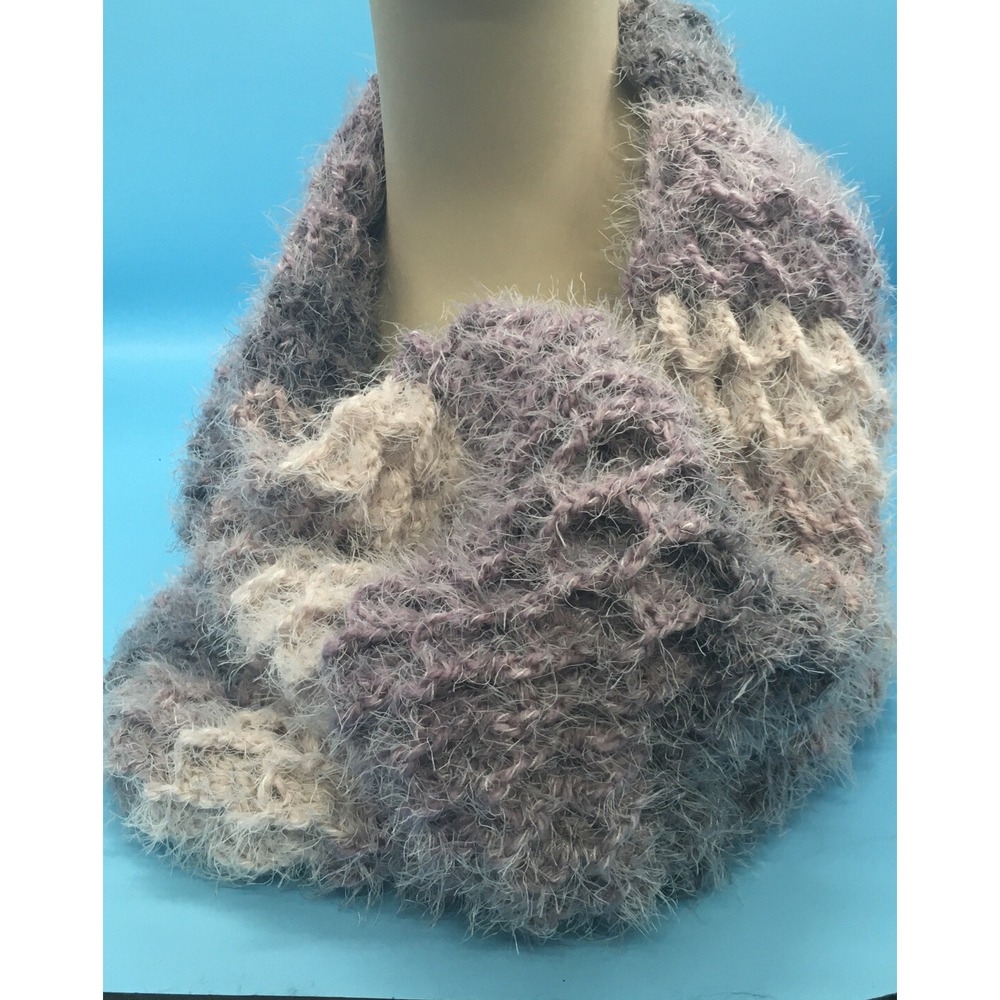 Hand Made infinity Scarf, 58% Acrylic 42% nylon. Soft warm and cuddly - Picture 4 of 5